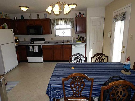 3rd image of 1352 Alonzo Pl
