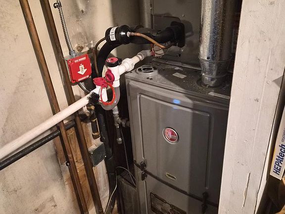 5th image of 39 Middlebury Ln