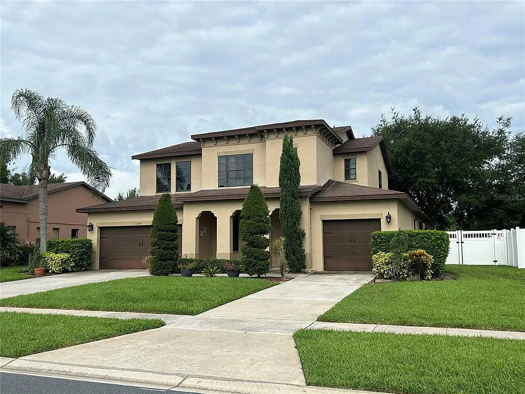 4 bed, 3.5 bath, 3637 sqft, $3,450 — Photo 2