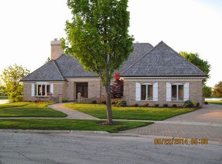 450 Ruskin Cir, Elk Grove Village, IL 60007