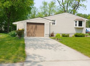 618 Fairview Ave E, Olivia, MN 56277