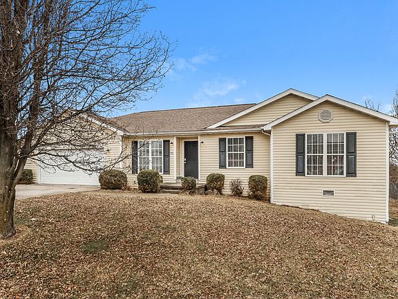 3rd image of 90 Hillwood Dr