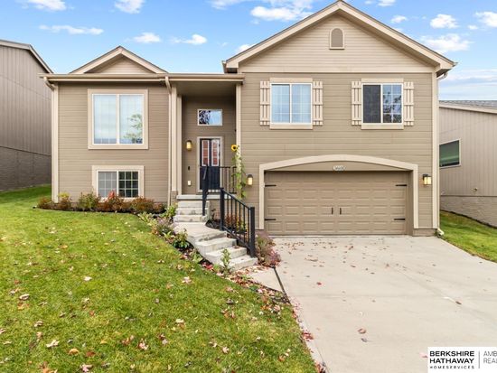 14608 Sunrise St, Bennington, NE 68007