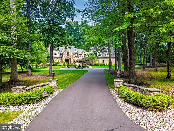 2nd image of 3525 Wellsford Ln