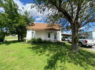 501 S 4th St, Sentinel, OK 73664