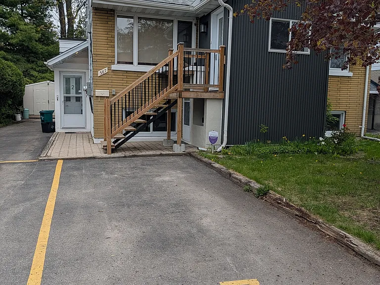 387 Saint Denis St — Photo 1