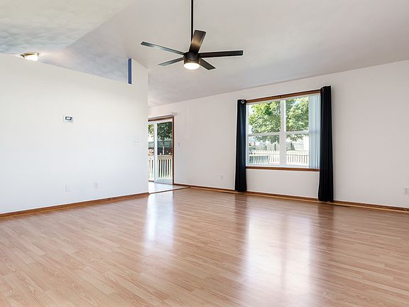 5th image of 3056 Hamlin Dr