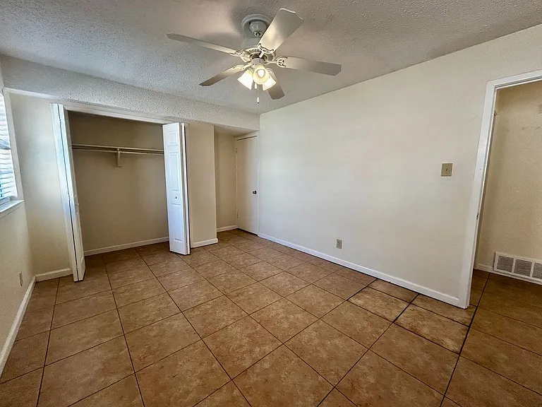 5908 Derek Dr — Photo 10