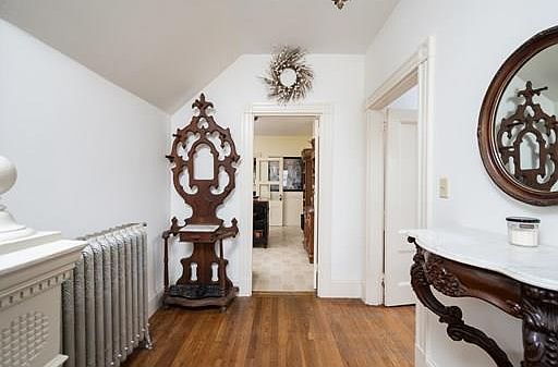 4th image of 239 Newbury Ave