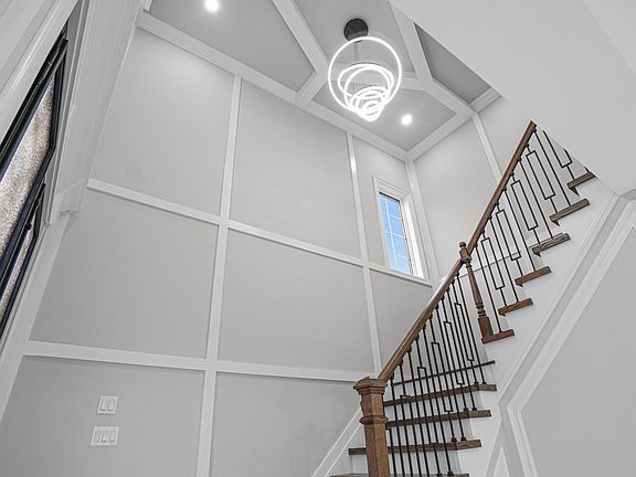 5th image of 17 Hommell Street S