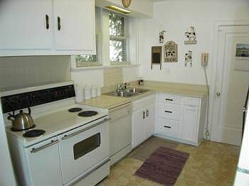 4th image of 7910 Tripp Ave