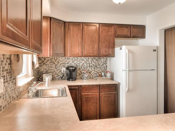 4th image of 1167 Lester Ave