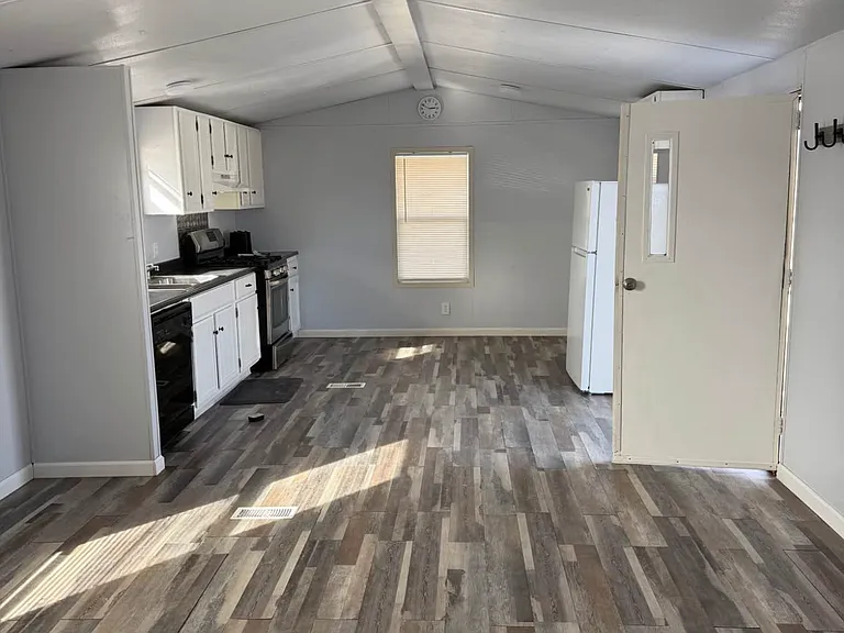 5617 Peach Valley Rd — Photo 2