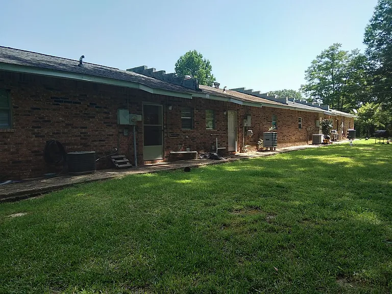 201 Tucker Inn — Photo 28