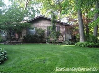 34 Peacock Ln, Commack, NY 11725