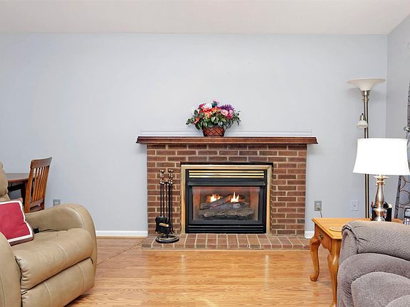 5th image of 247 Holly Berry Dr