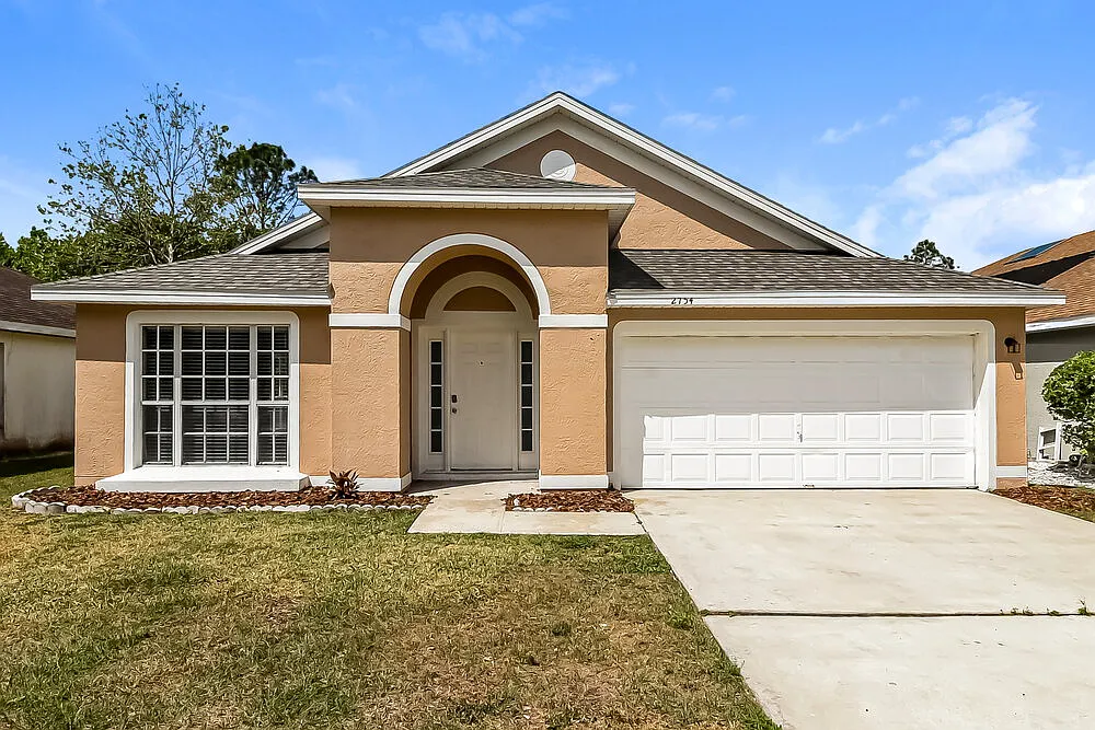 3 bed, 2.0 bath, 1956 sqft, $2,390 — Photo 1