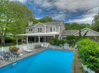 38 White Oak Ln, Southampton, NY 11968