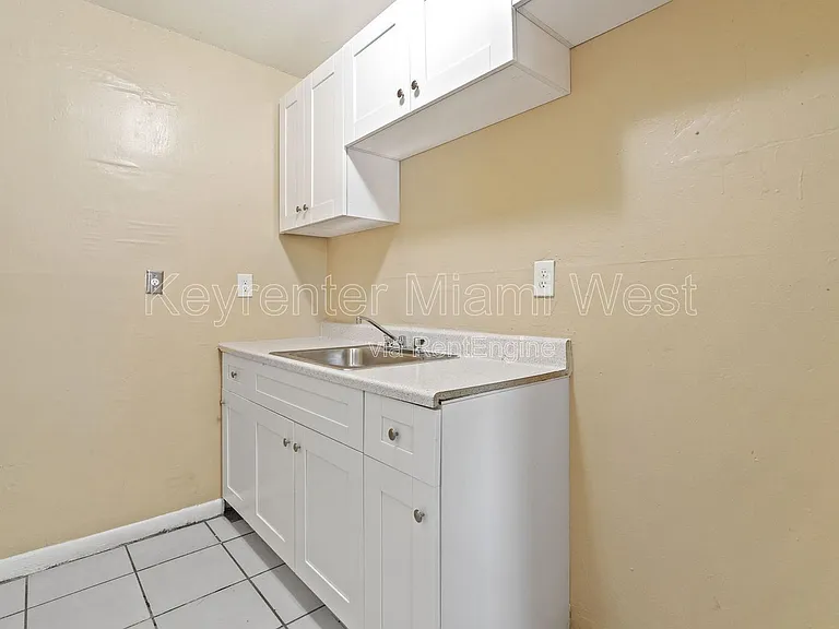 1022 NW 6th Ave #1 — Photo 5