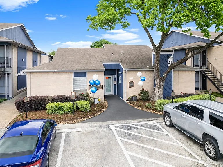 Pine Creek Apartments — Photo 5