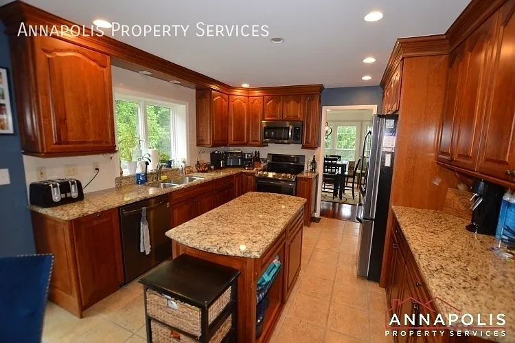 314 Rosslare Dr — Photo 2