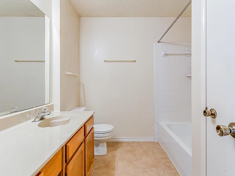 808 Sandhurst Dr — Photo 27
