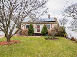 104 Irish Ln, East Islip, NY 11730