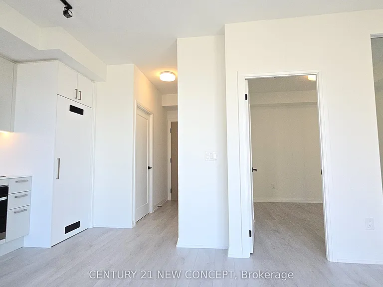 280 Dundas St W #714 — Photo 8