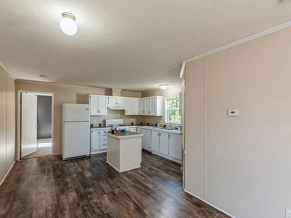 2nd image of 14 S Hawthorn Dr