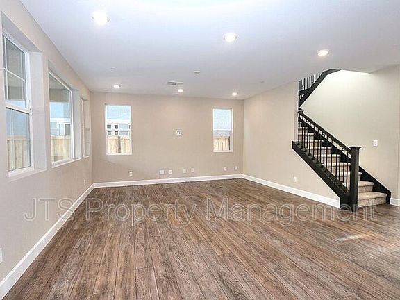 3rd image of 3318 Jackrabbit Ct