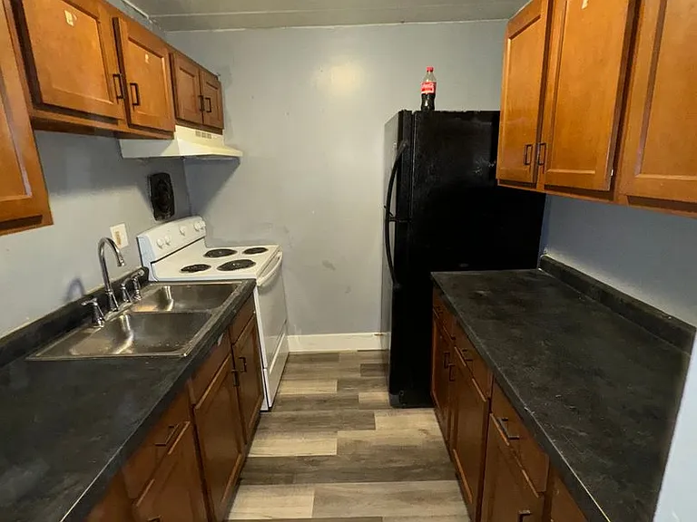 204 Middlebury St — Photo 9