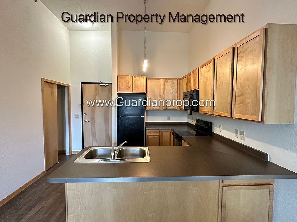 1st image of 811 4th St SE #110