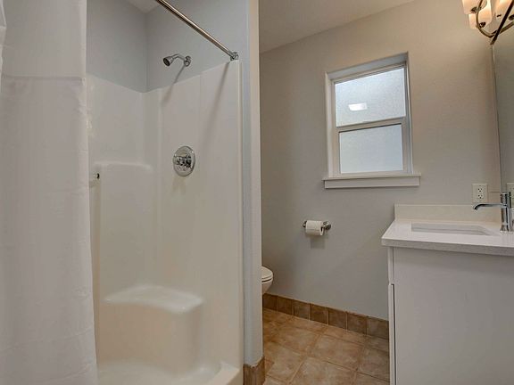 5th image of 1020 NW Portland Ave
