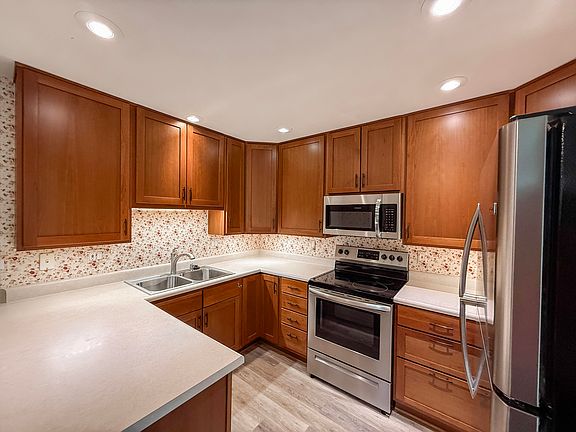 2nd image of 2220 Hamilton Dr