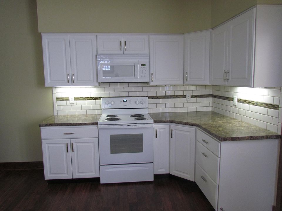 1st image of 411 E Cherry St