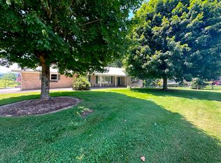 301 Mountain View Ave, Rural Retreat, VA 24368