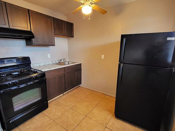 3rd image of 1514 E Adams St APT 4