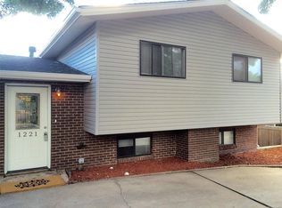 1221 Cumberland St, Colorado Springs, CO 80907