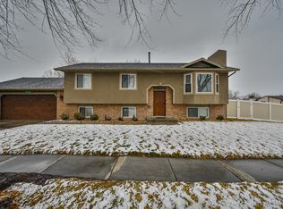 11277 S Sandy Dunes Dr, Sandy, UT 84094
