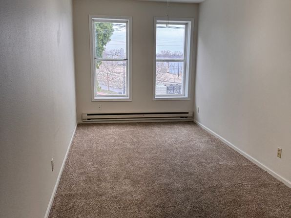 127 Front St #B, Beaver Dam, WI 53916
