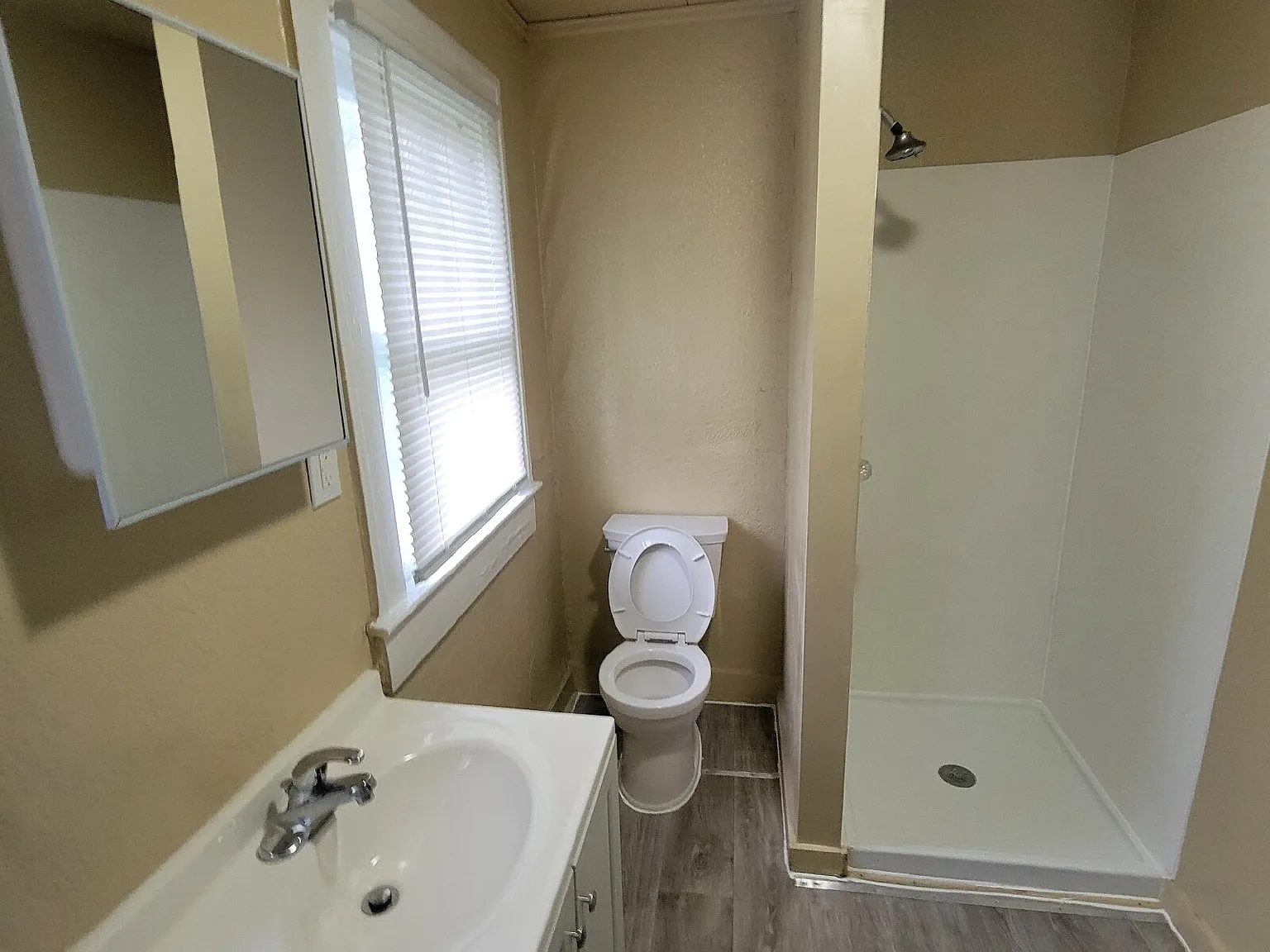 3 bed, 2.0 bath, $1,025 — Photo 2