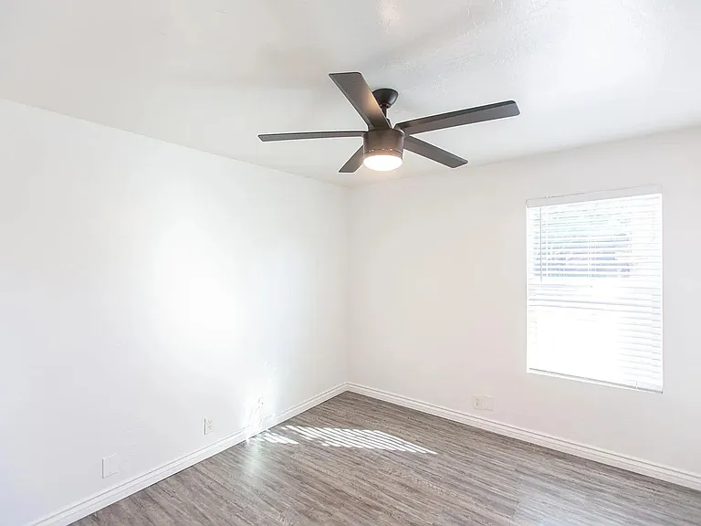 3111 E Clarendon Ave — Photo 14