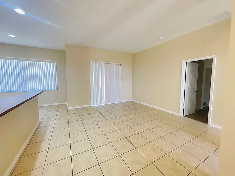 404 Cinnamon Dr — Photo 7