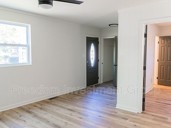 3rd image of 260 S Magnolia St