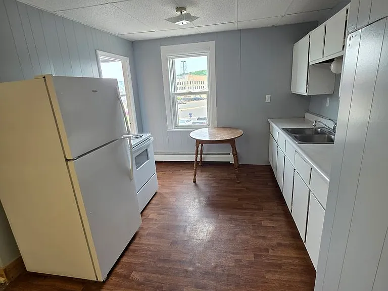 110 E Canda St — Photo 2