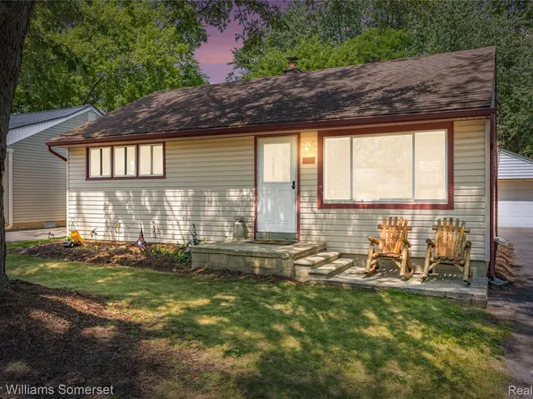 765 Robinwood Dr, Troy, MI 48083