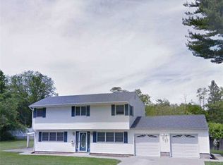 8 Hayfield Ct, Commack, NY 11725