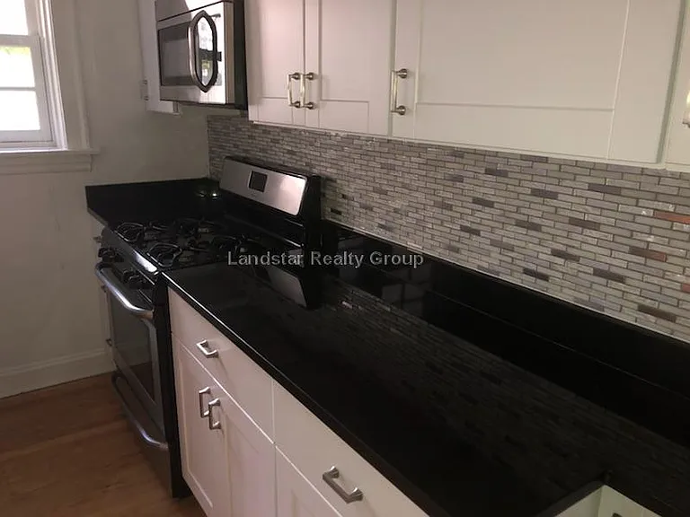 1452 Oak Ave #2S — Photo 2