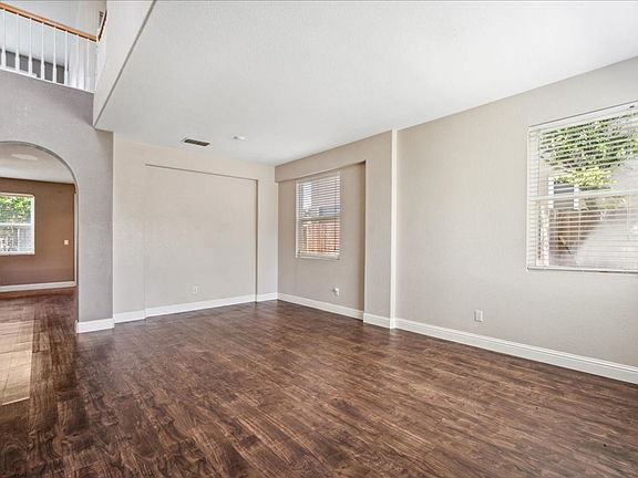 3rd image of 57 Rossignol Cir