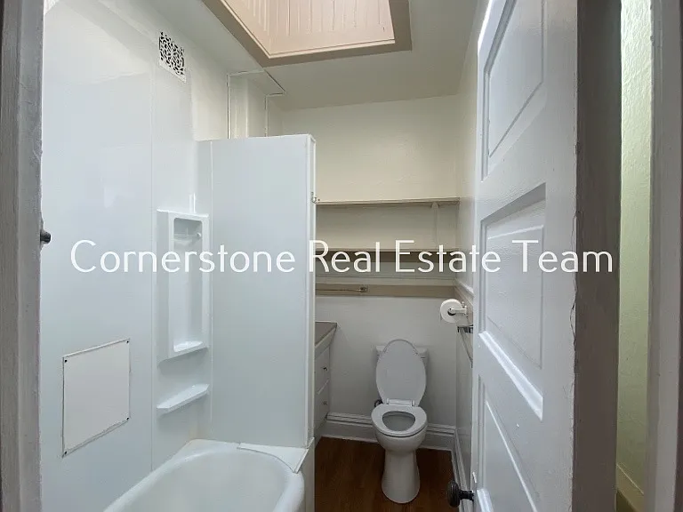 208 E Uintah St #204 — Photo 9